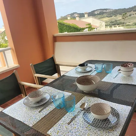 Lägenhet By The Sea; With A Private Garden *